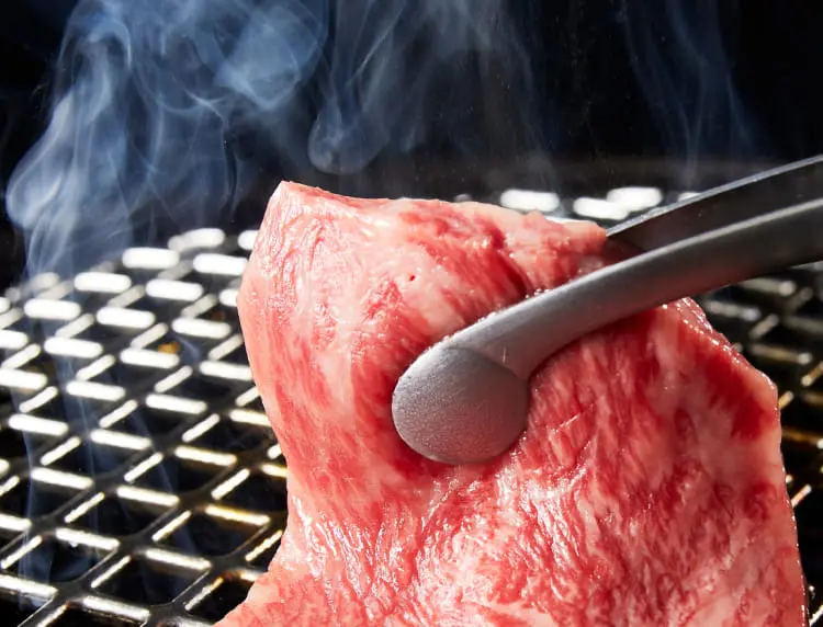 肉を焼くイメージ画像